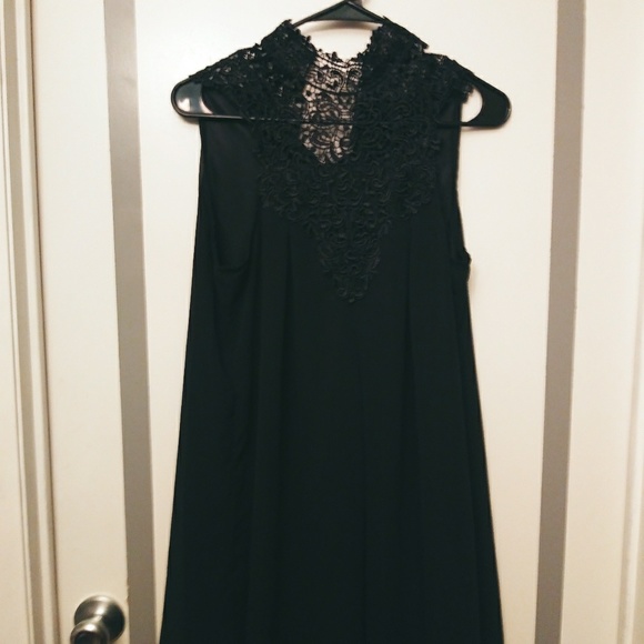 Dresses & Skirts - Beautiful lace cocktail dress 🌹